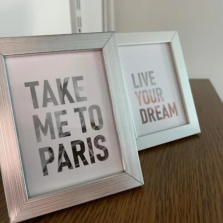 Quiet Corner Apartment *