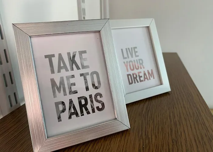 Quiet Corner Apartment *