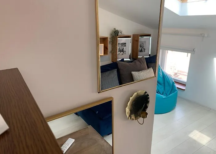 Quiet Corner Apartment *