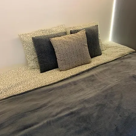 Quiet Corner Apartment *